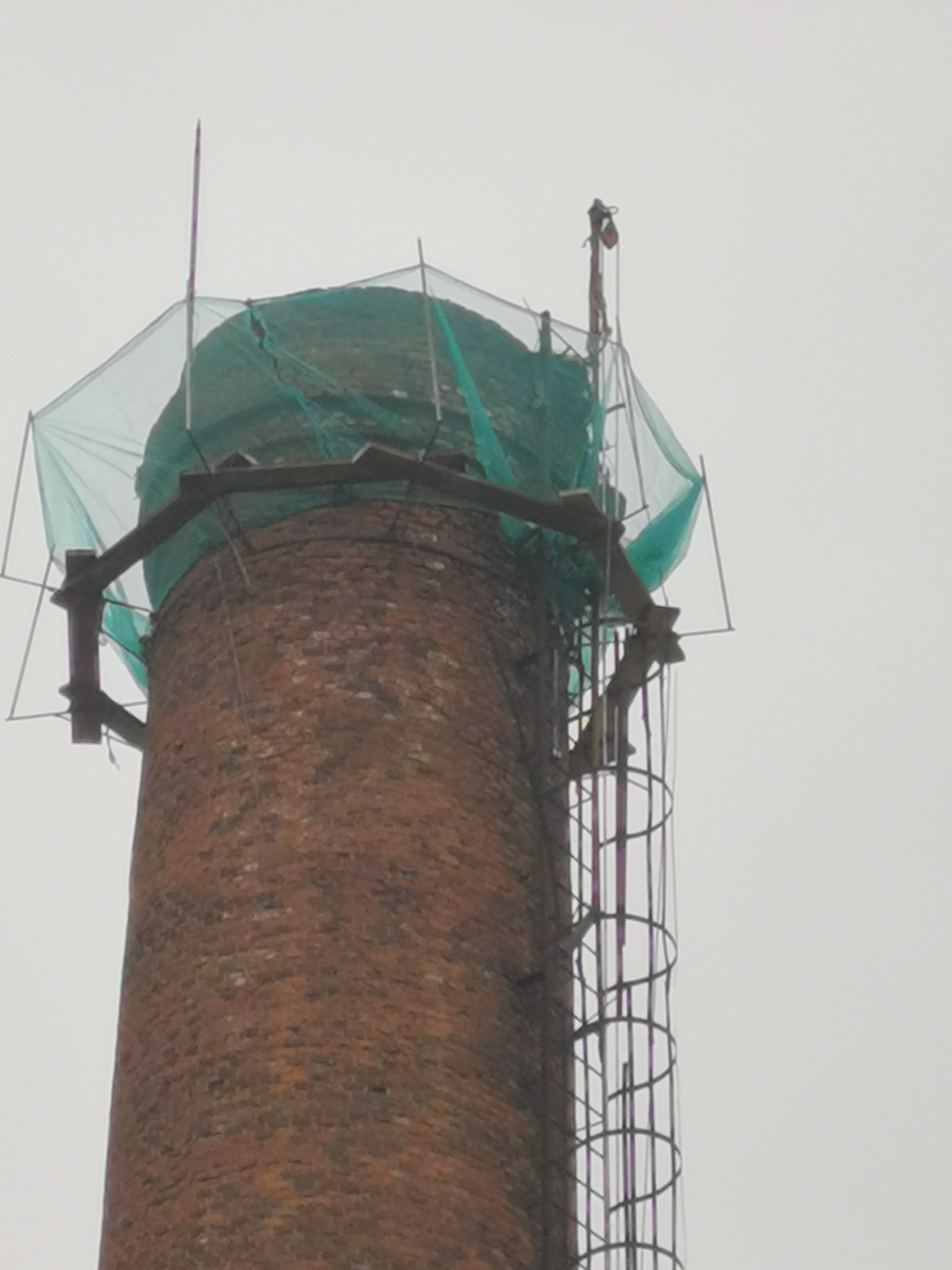 不同高度砖烟囱拆除技巧